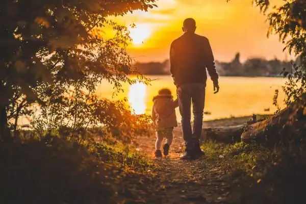 image of dad and child - parental alienation Basildon